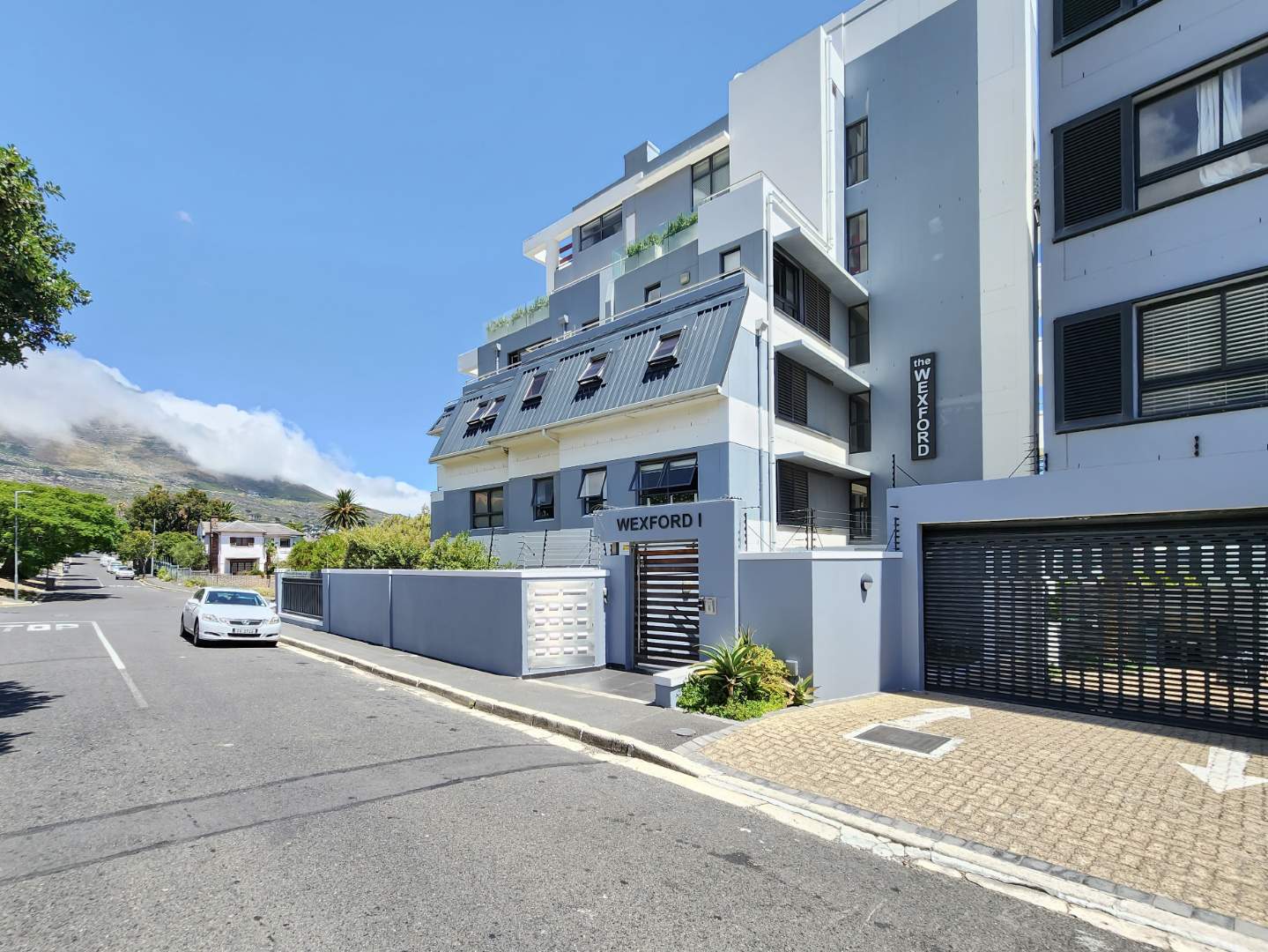 2 Bedroom Property for Sale in Vredehoek Western Cape